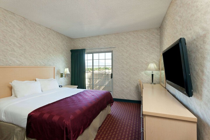 1 King Bed Suite (3 of 8)