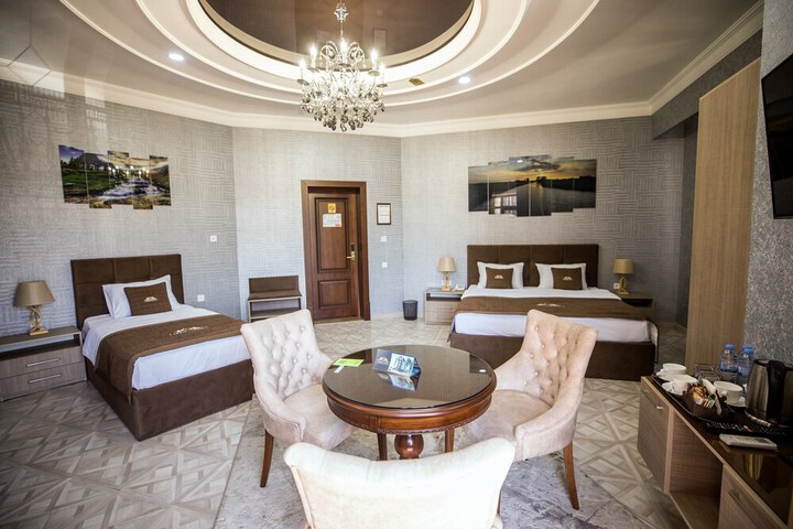 Room 13 of 82