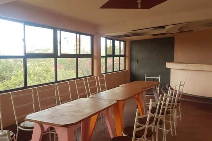 Dining 8 of 12