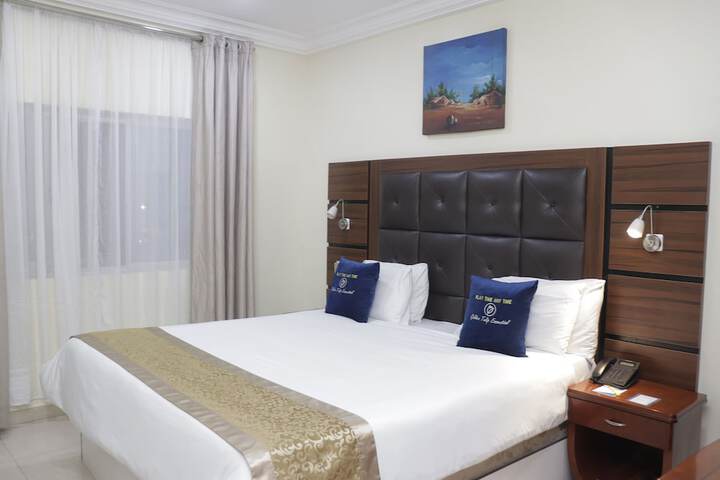 Room 10 of 32
