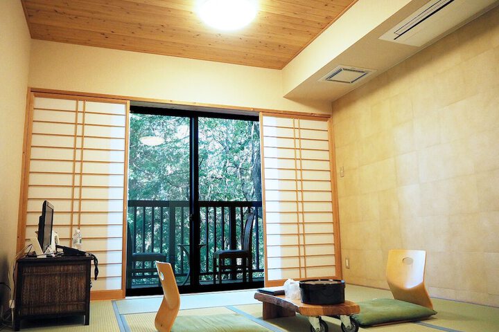 Room 6 of 19