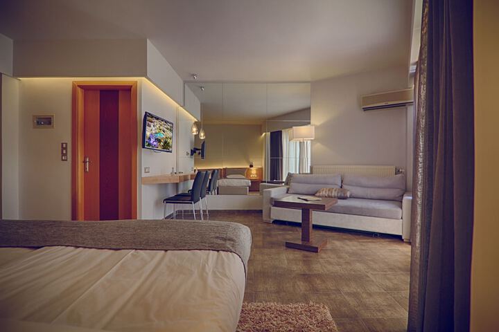 Room 52 of 157