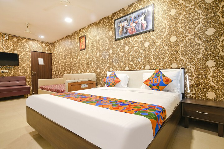 Room 13 of 34