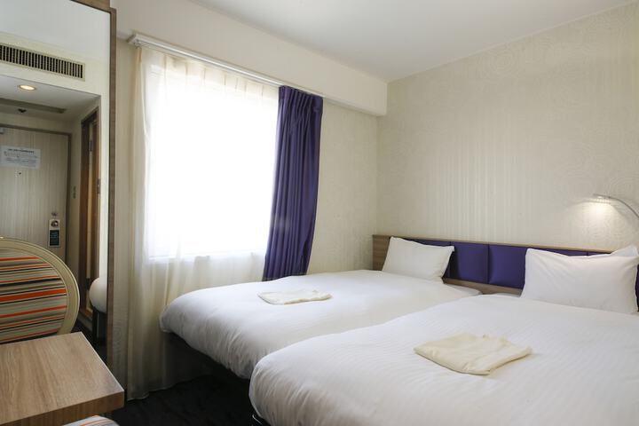 Room 10 of 39
