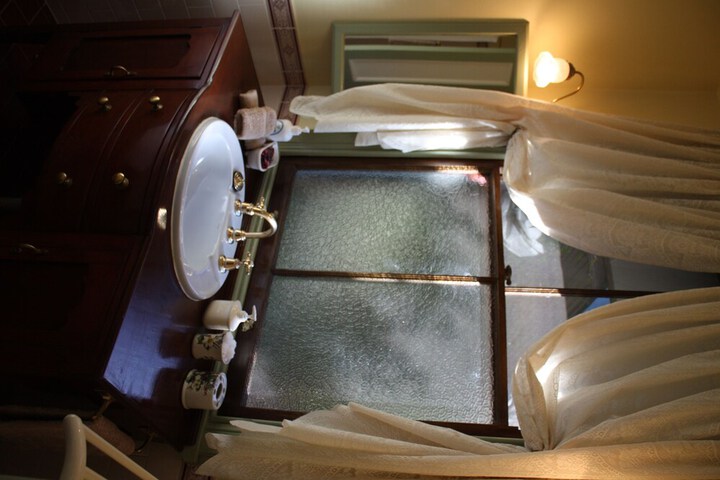 Room 8 of 18
