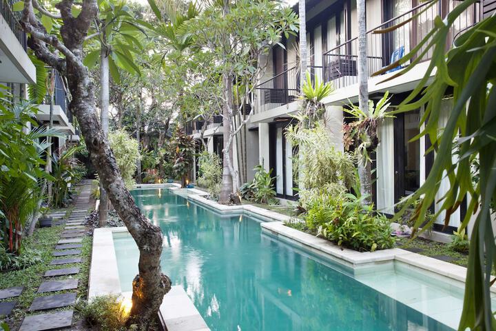 Hotel Pool