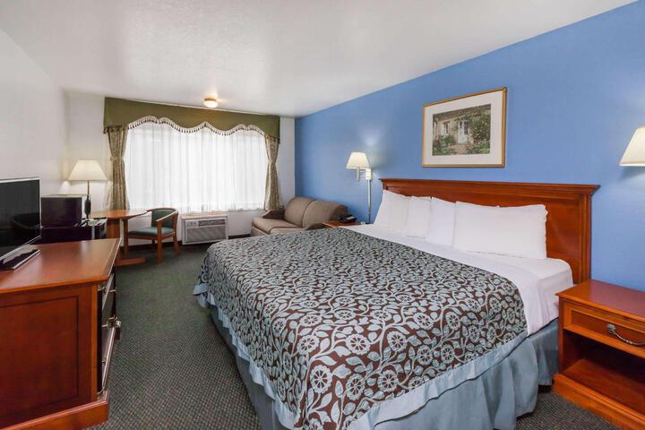 2 Queen Beds (3 of 9)