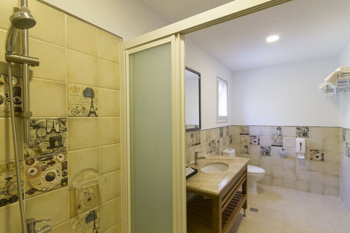 Room 16 of 30