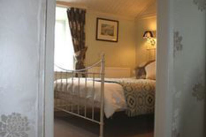Room 17 of 28