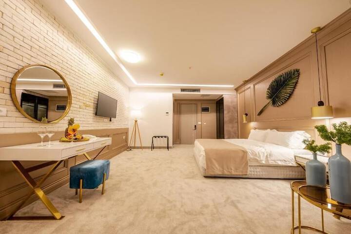 Room 4 of 26