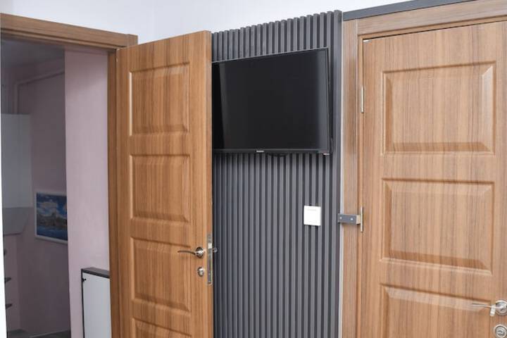 Room 9 of 28
