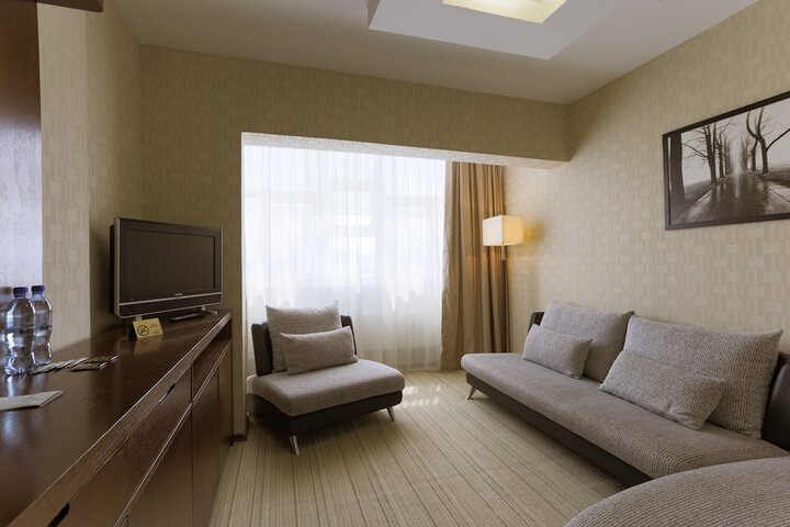 Room 9 of 74
