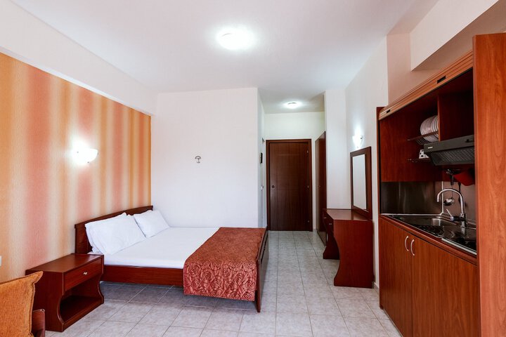 Room 13 of 40