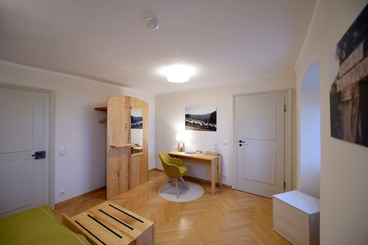 Room 9 of 42
