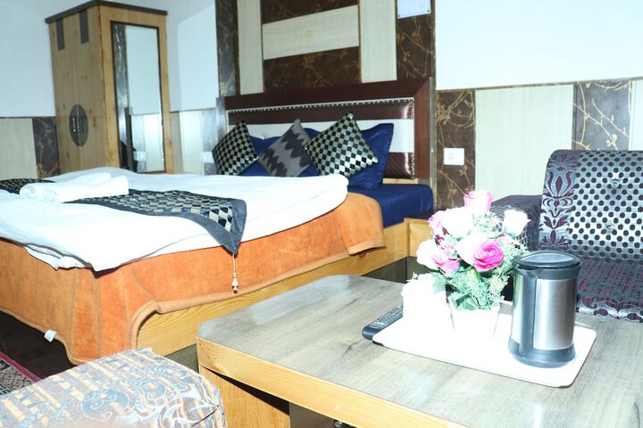 Room 10 of 20
