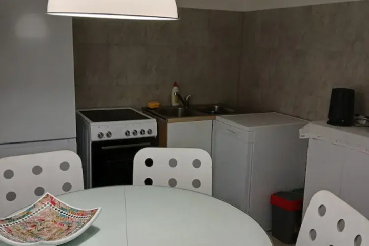 Room 5 of 6