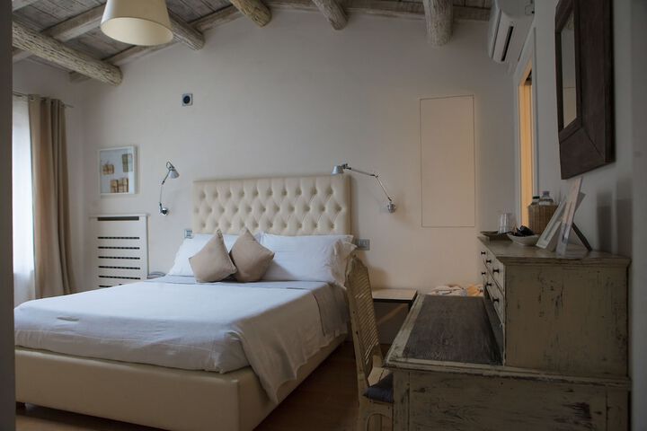 Room 28 of 170