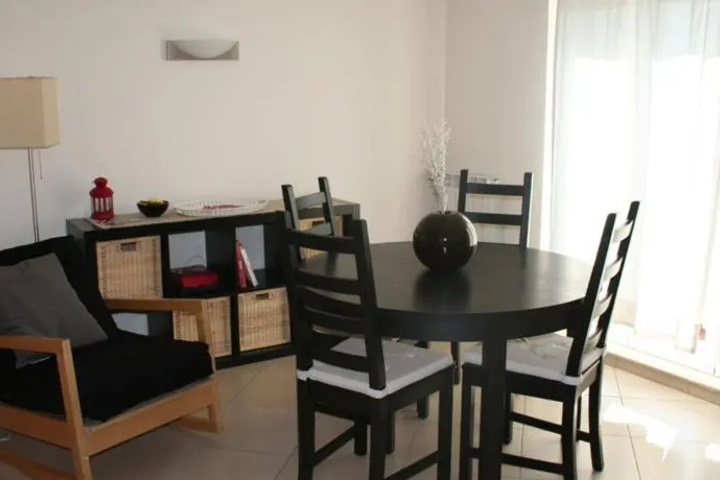 Room 4 of 9