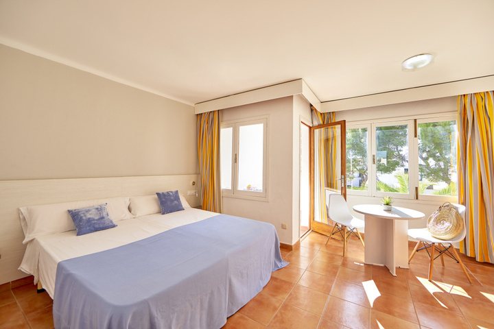 Room 3 of 48
