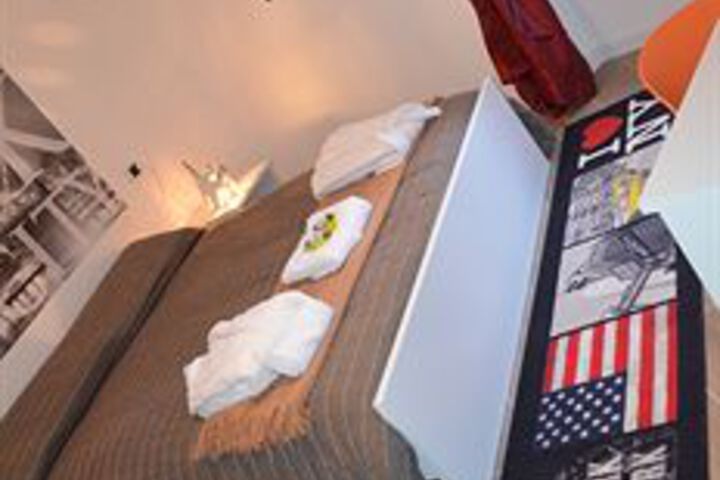 Room 37 of 61