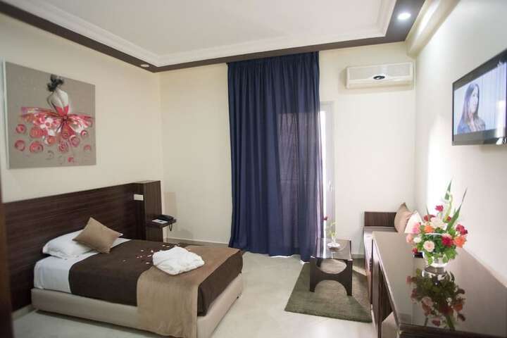 Room 5 of 37