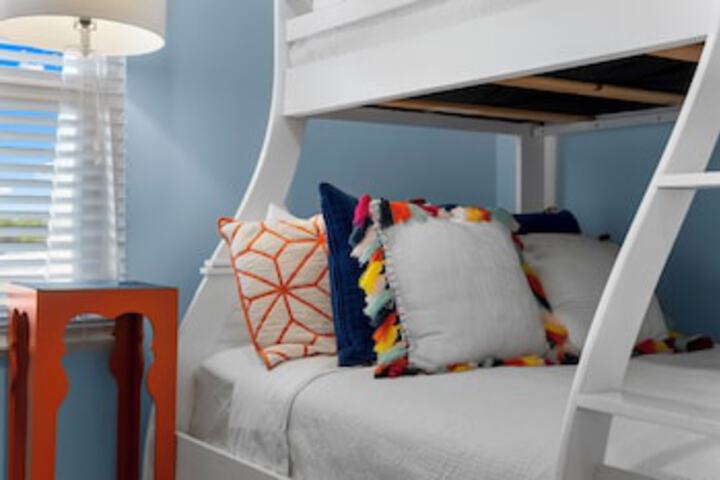 Room 28 of 162