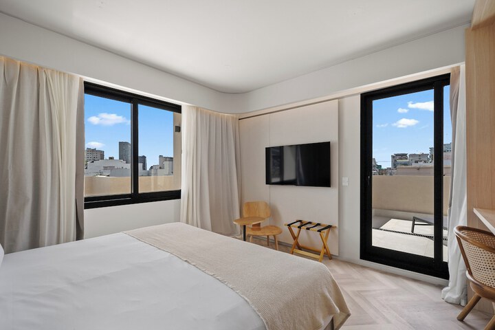 Room 33 of 72