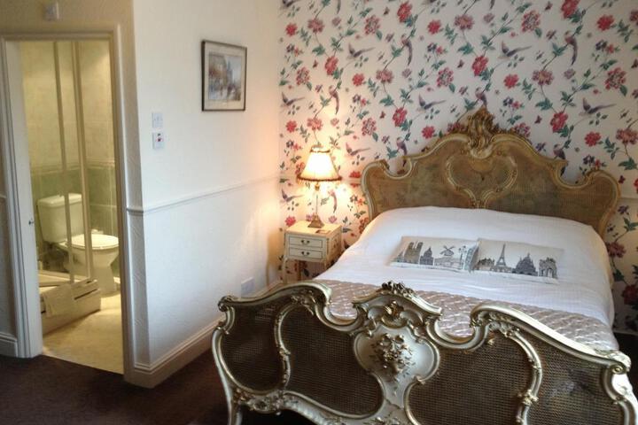 CALCUTTS HOUSE