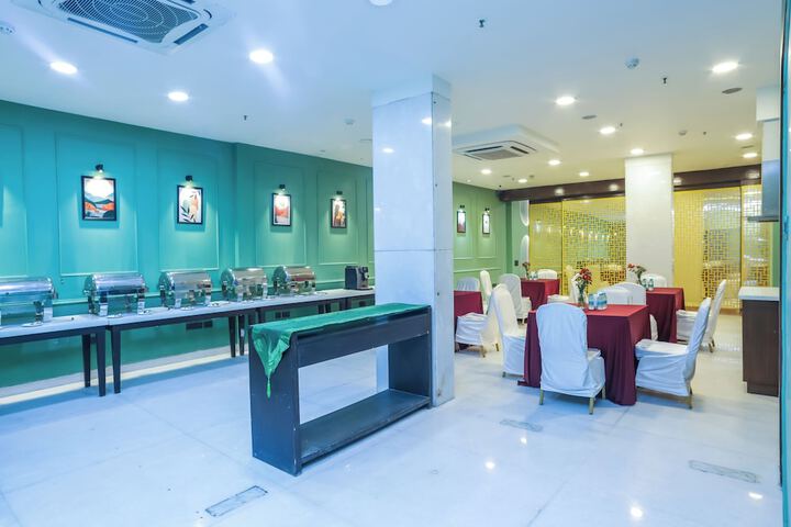 Ballroom/Hall 113 of 137