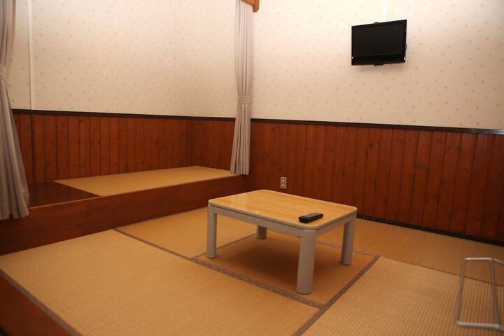 Room 6 of 7