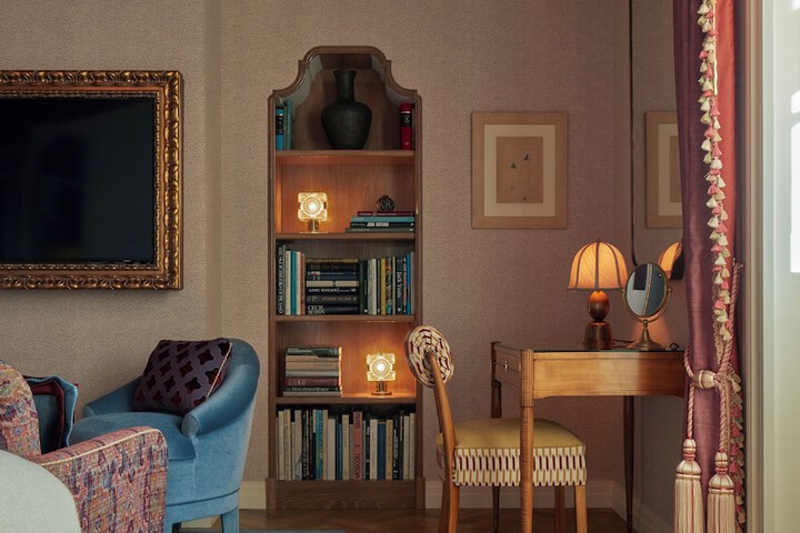 Room 27 of 62