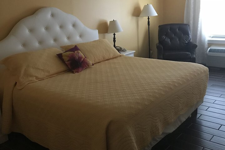 Room 10 of 42