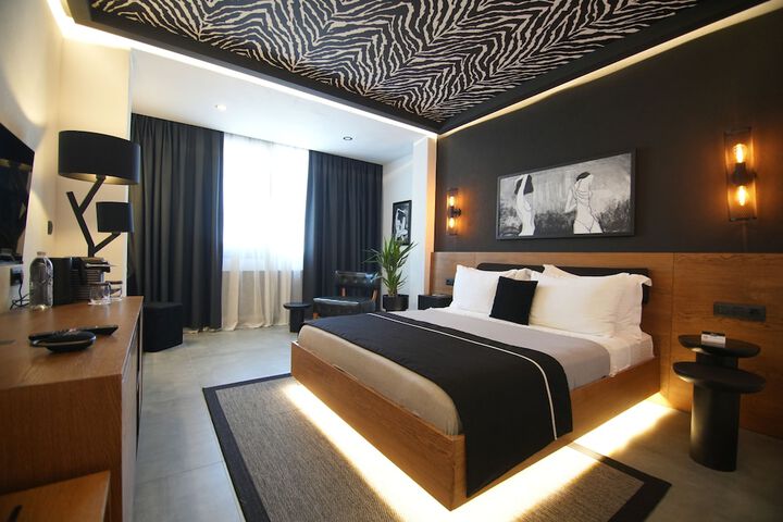 Room 52 of 104