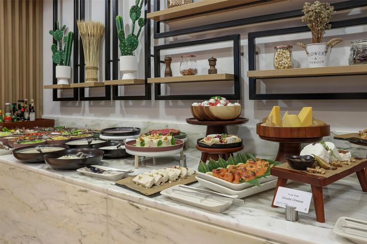 Breakfast/Coffee Service 128 of 223