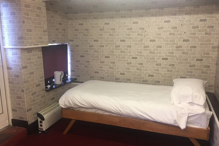 Room 7 of 14