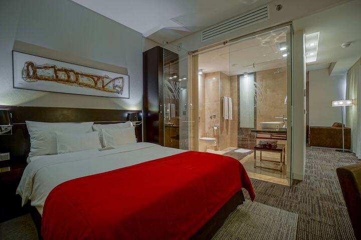 Room 21 of 94