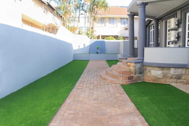 Hotel Exterior 33 of 36