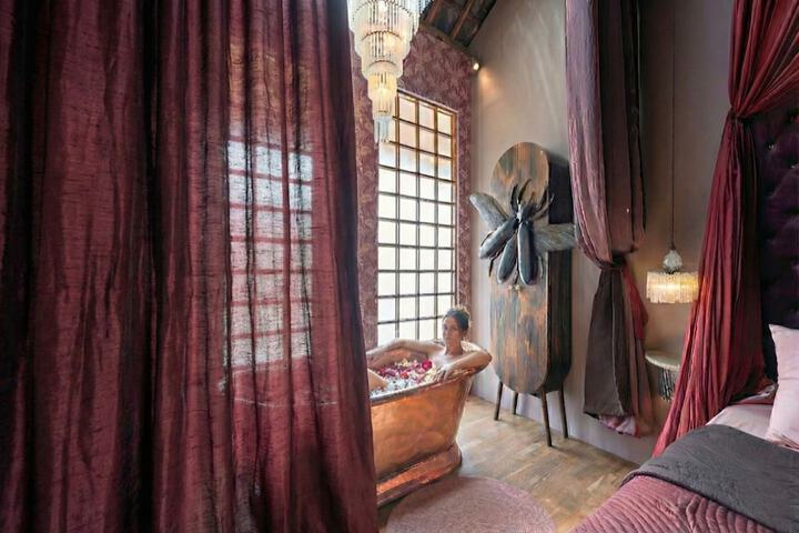 Room 53 of 174