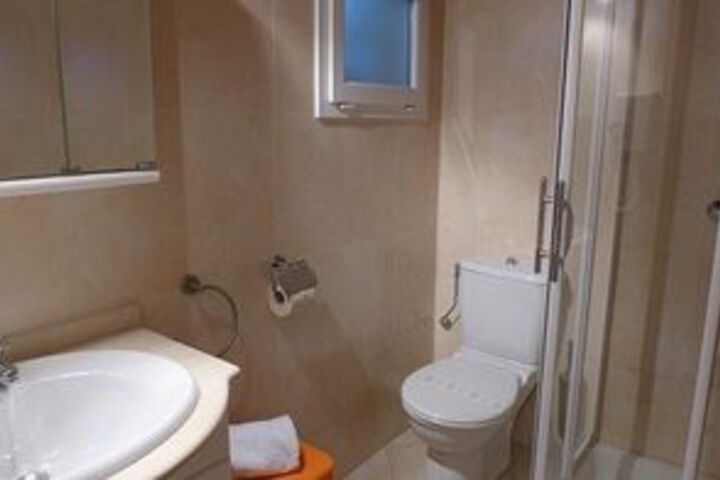 Room 5 of 38