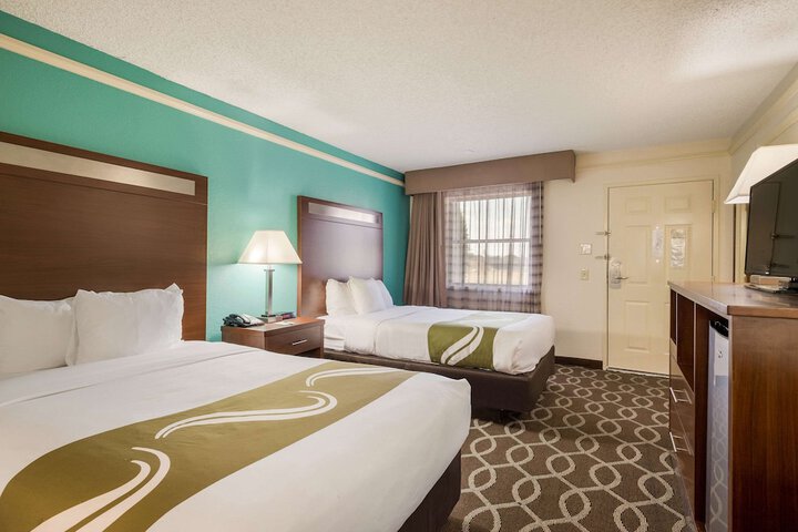 2 Double Beds (12 of 12)