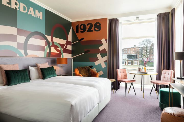 Room 25 of 76