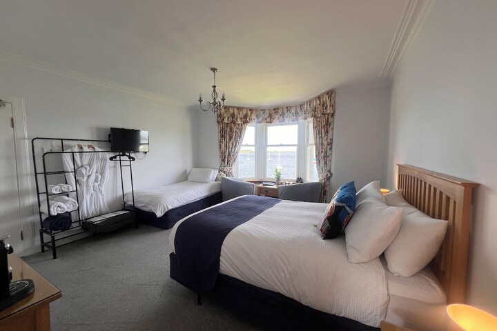 Room 4 of 32