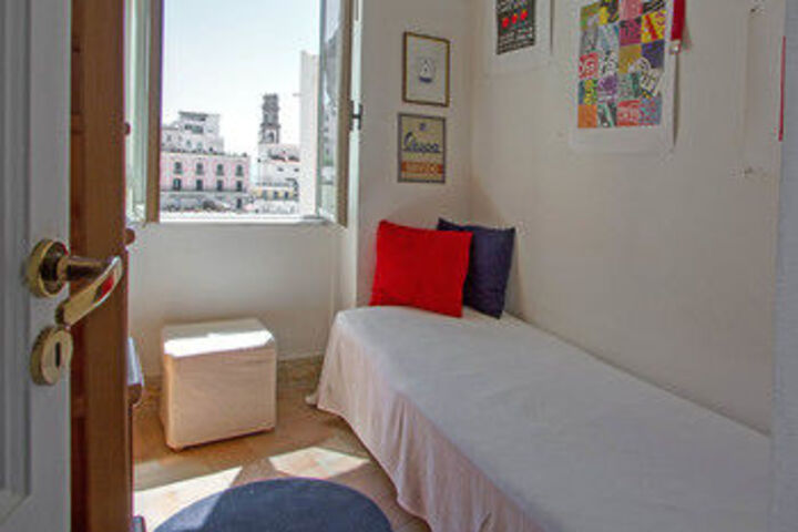 Room 9 of 26
