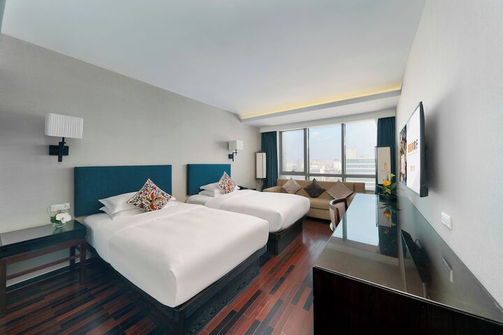 Room 4 of 10