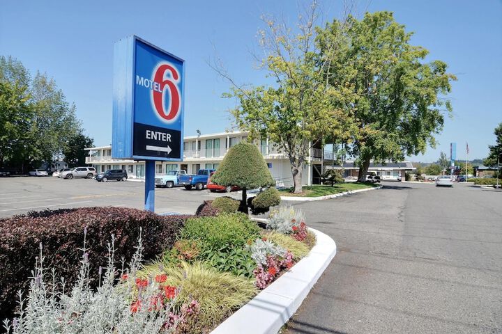 Hotel Entry