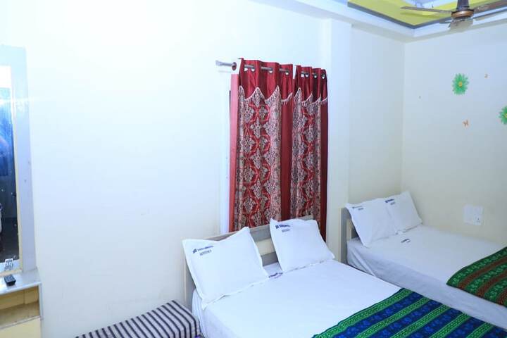 Room 9 of 14