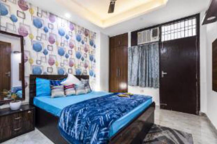 Room 2 of 38