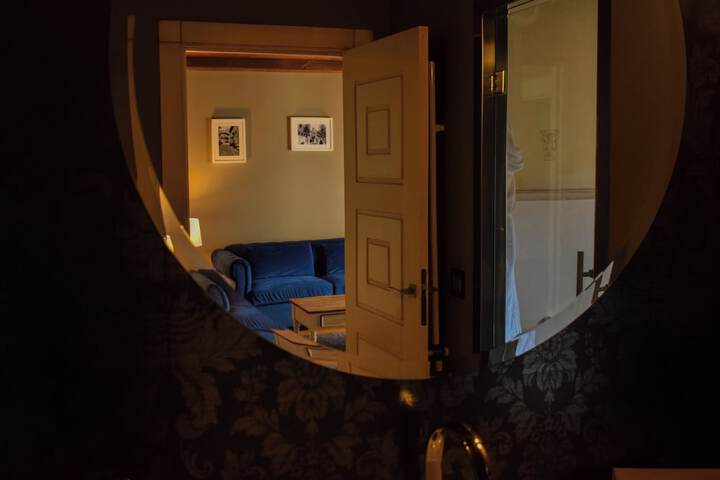 Room 35 of 46