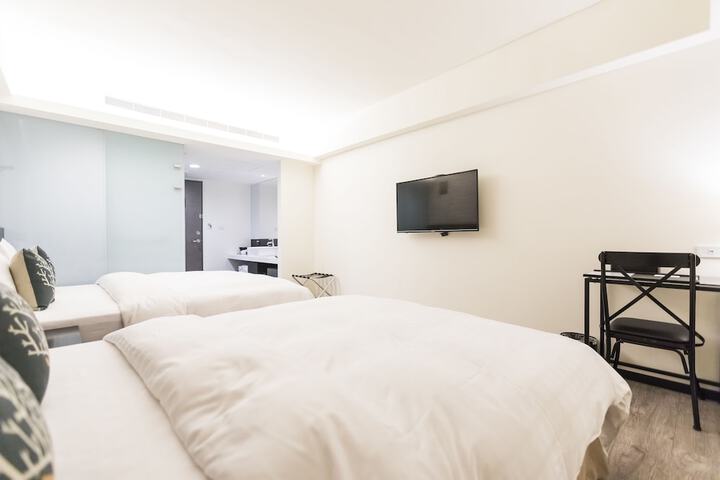 Room 32 of 61