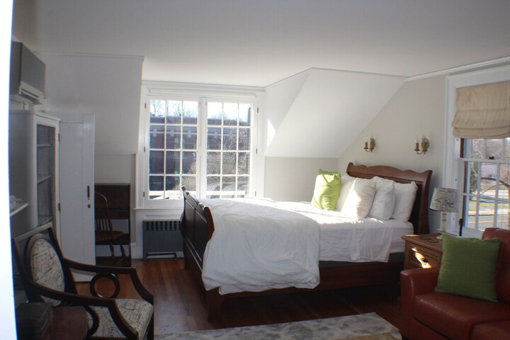 Seth Cheney House in Manchester, CT